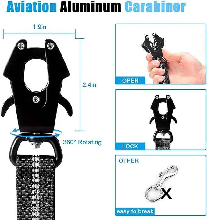 Laisse chien aluminium avec attaches en demonstration